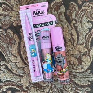 Wet n Wild Alice Wonderland Liquid Eyeliner and Lip Gloss Set